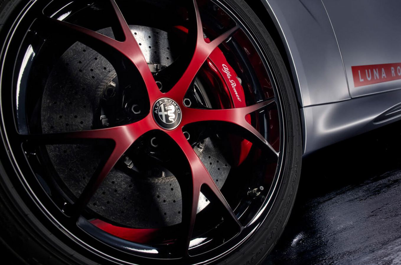Η Alfa Romeo Giulia Quadrifoglio Luna Rossa είναι η πιο extreme Giulia